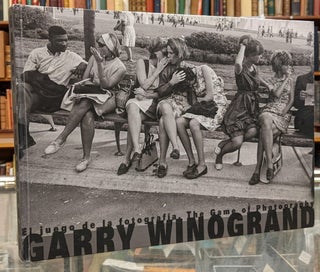 Item #100573 Garry Winogrand: El juego de la fotografia / The Game of Photography. Garry Winogrand