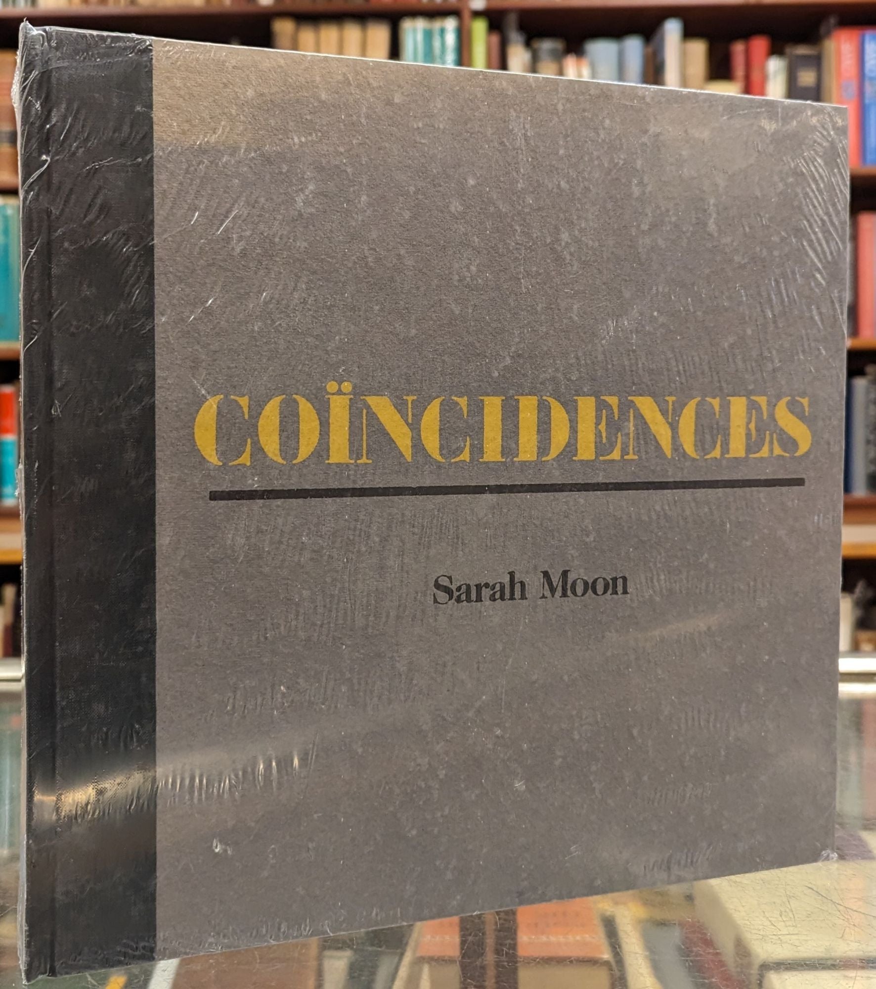d) Sarah Moon: Coincidences